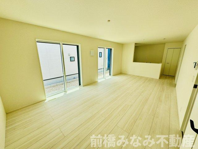 前橋市南町二丁目24-1期　２号棟(全４棟)　リナージュ　新築建売分譲の居間・リビング|ゆったり過ごせるリビングです