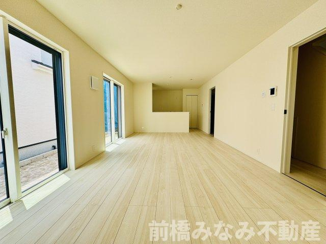 前橋市南町二丁目24-1期　２号棟(全４棟)　リナージュ　新築建売分譲の居間・リビング|ゆったりとしたリビングです