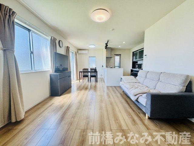 【築浅中古】前橋市大胡町　限定1棟　”土地約80坪”の居間・リビング|使いやすいリビングです