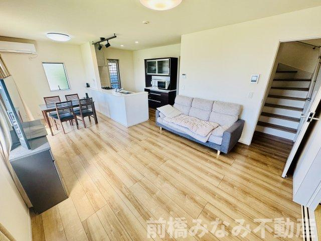 【築浅中古】前橋市大胡町　限定1棟　”土地約80坪”の居間・リビング|使いやすいリビングです