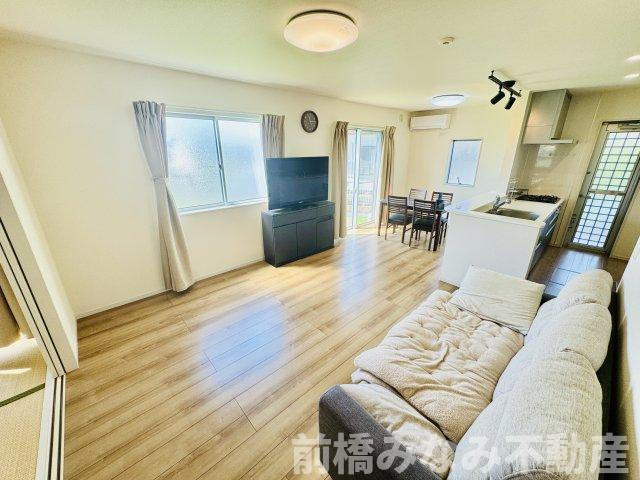 【築浅中古】前橋市大胡町　限定1棟　”土地約80坪”の居間・リビング|おしゃれなリビングです