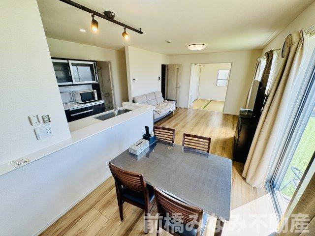 【築浅中古】前橋市大胡町　限定1棟　”土地約80坪”の居間・リビング|使いやすいリビングです