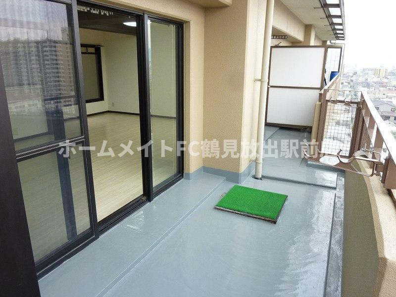 大阪市鶴見区今津中２丁目の賃貸マンションのバルコニー