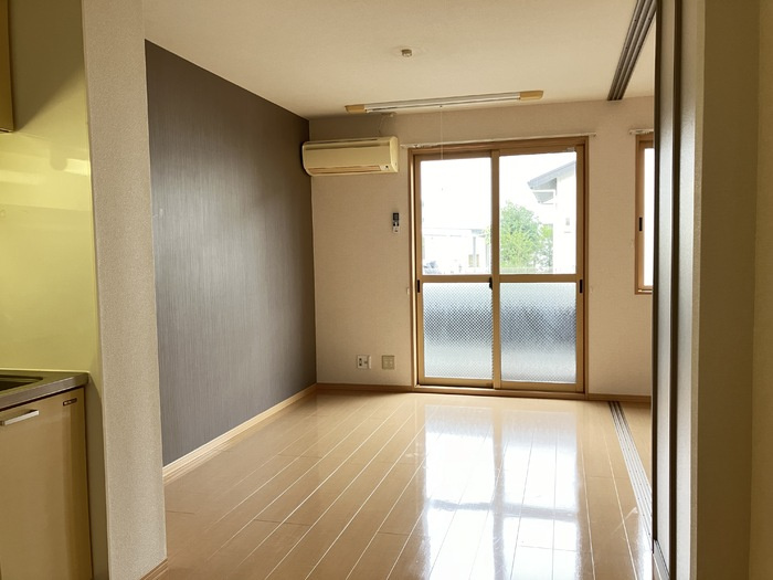 菊池郡菊陽町大字原水のアパートの居間・リビング