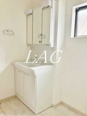 【洗面所】 | 西鶴間7丁目戸建 | 独立洗面台です。