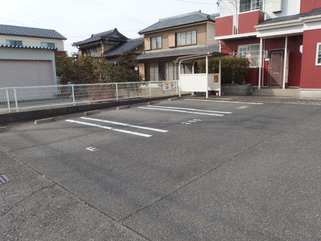 ウッドイン２番館の駐車場