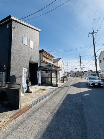 富田林市甲田6丁目　中古戸建の前面道路含む現地写真