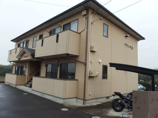 グランデ岡の外観