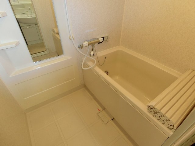 HACHIBUSE鳴尾の浴室