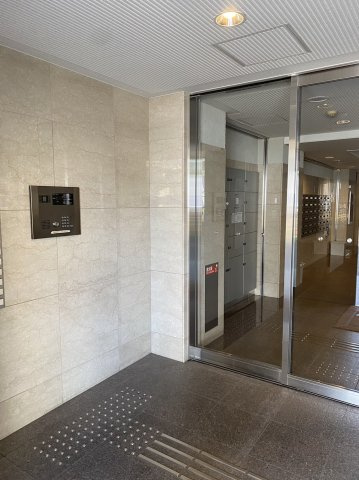 アバンエスパス四条のエントランス