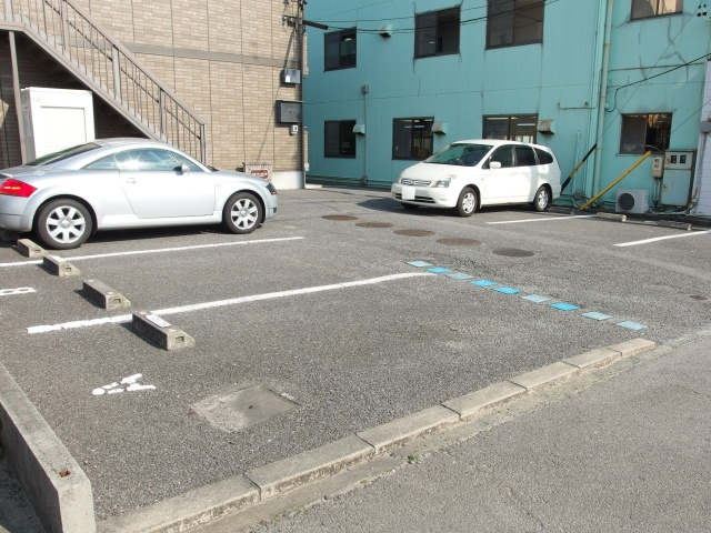モストフィールド上地の駐車場