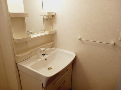 【洗面所】 | ソレアード・アヤ | ゆったりとスペースのある洗面所