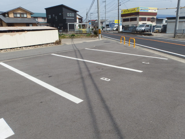 グランフォーレ六ツ美の駐車場