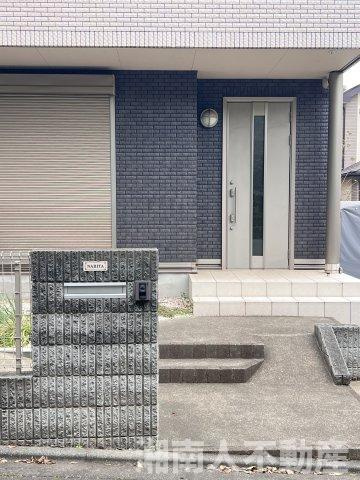 藤沢市葛原戸建ての玄関|毎日通る玄関はこちらです