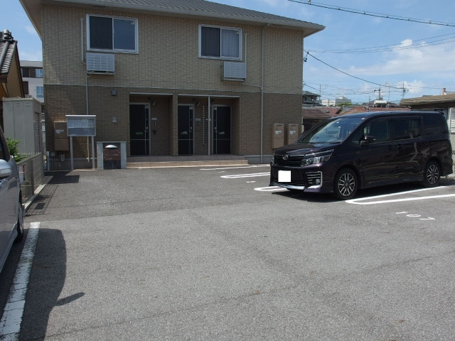 グリーンシティ竜美Ｎ棟の駐車場