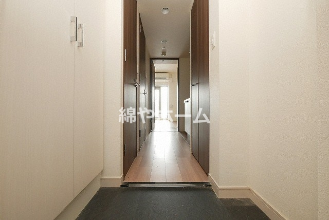 ララプレイス難波シエールの玄関|収納もある玄関です