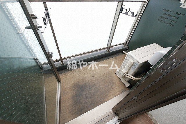 ララプレイス難波シエールのバルコニー|暖かな日差しのふりそそぐバルコニー