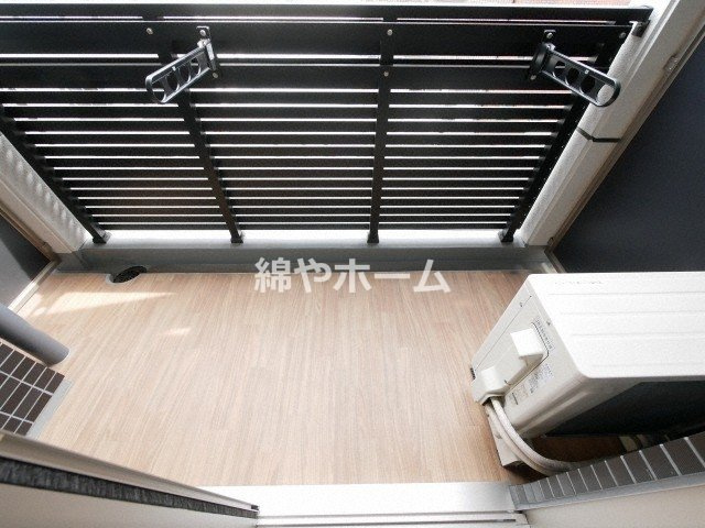 ララプレイス難波メティスのバルコニー|お洗濯にも便利なバルコニー付き