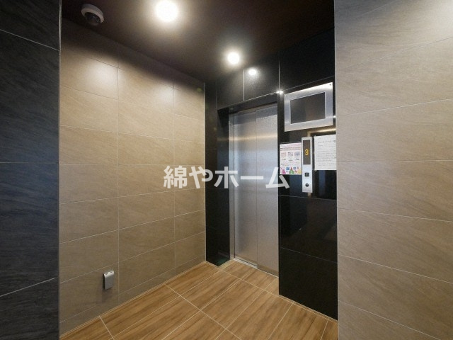 ララプレイス難波メティスのロビー|ゆとりのあるロビーです