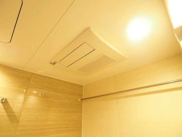 雨の日でも安心の浴室乾燥機付き★