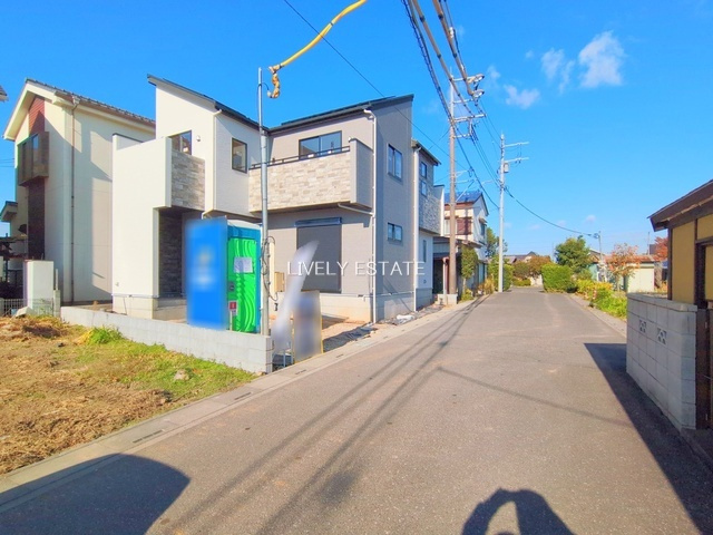 越谷市七左町7丁目 新築分譲住宅 全1棟 1号棟の前面道路含む現地写真