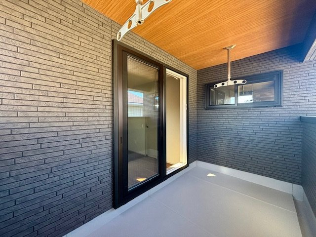 久留米市江戸屋敷2丁目のバルコニー|屋根付きインナーバルコニーは洗濯物干し安心ですね♪