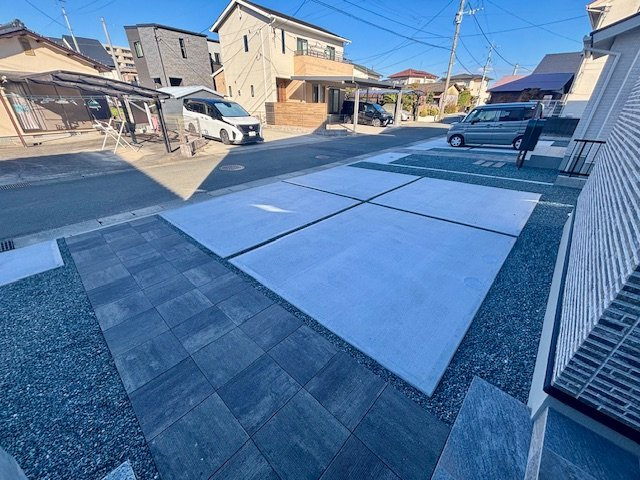 久留米市江戸屋敷2丁目の駐車場|駐車場も並列でお車の出し入れ楽々ですね♪