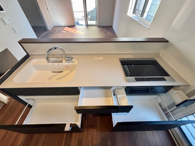 久留米市江戸屋敷2丁目のキッチン|収納たっぷりシステムキッチン