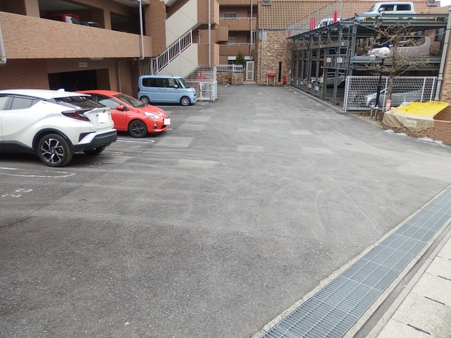 クレオール東公園の駐車場