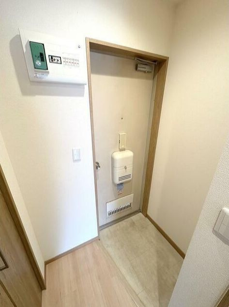 さいたま市浦和区本太５丁目のアパートの玄関