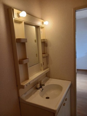 【洗面所】 | シャロル内原 | 脱衣スペースもあります