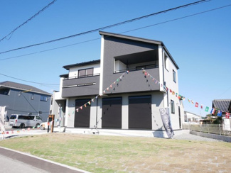 【外観】 | 南アルプス市下宮地 新築全2棟 2号棟 眺望と3箇所のWIC | 洗礼された外観デザイン