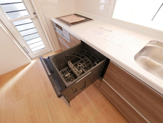 【キッチン】 | 南アルプス市下宮地 新築全2棟 2号棟 眺望と3箇所のWIC | 食器洗い乾燥機付き