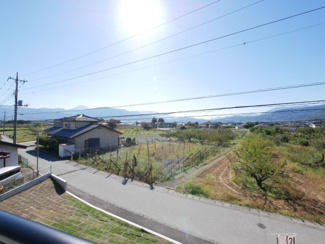 【展望】 | 南アルプス市下宮地 新築全2棟 2号棟 眺望と3箇所のWIC | バルコニーから南側を望む　富士山見えます。