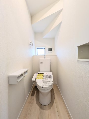 明石市大久保町谷八木新築戸建７号棟のトイレ