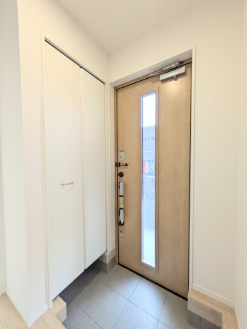 明石市大久保町谷八木新築戸建７号棟の玄関