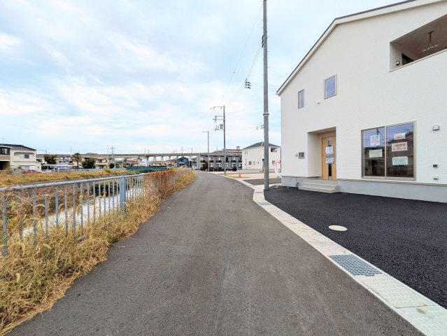 明石市大久保町谷八木新築戸建７号棟の前面道路含む現地写真