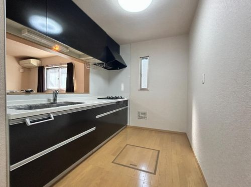 【キッチン】 | 【仲介手数料０円】平塚市徳延　中古一戸建て | 【仲介手数料０円】平塚市徳延　中古一戸建て