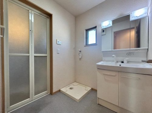 【独立洗面台】 | 【仲介手数料０円】平塚市徳延　中古一戸建て | 【仲介手数料０円】平塚市徳延　中古一戸建て