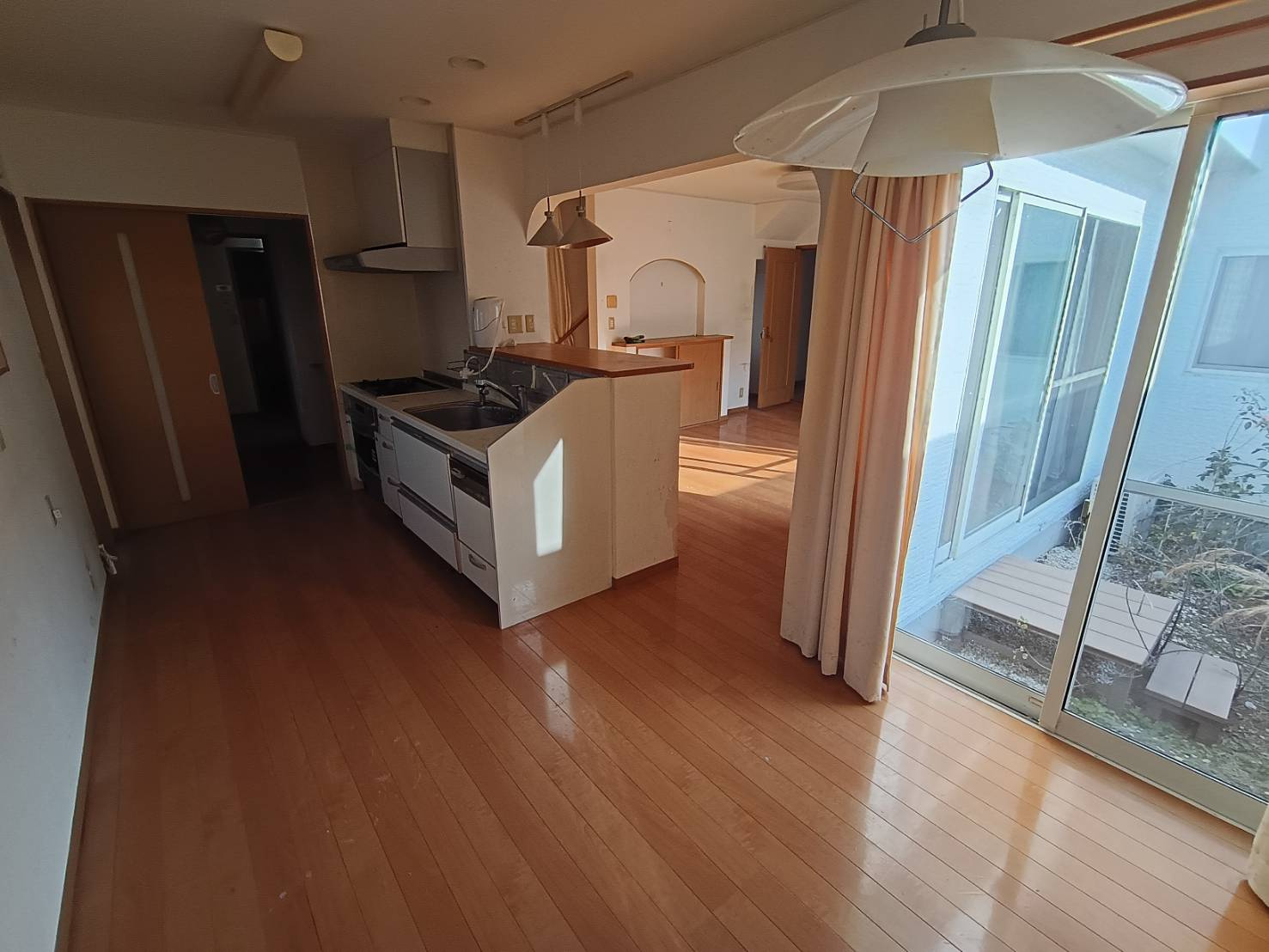 西条市朔日市882-72　中古住宅の居間・リビング