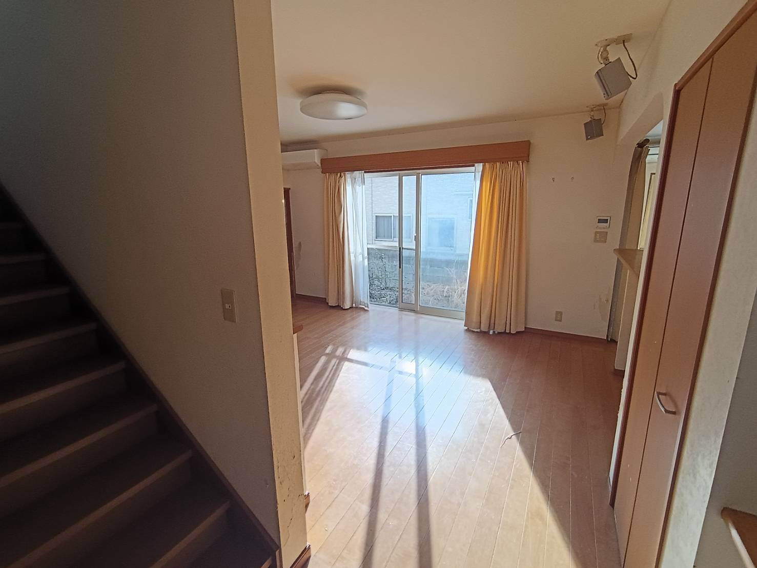 西条市朔日市882-72　中古住宅の居間・リビング