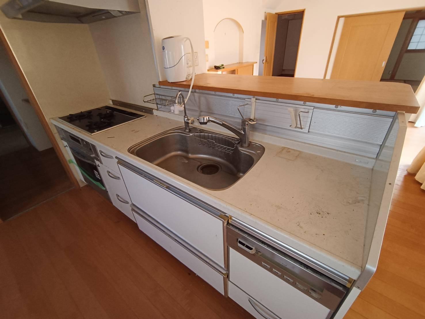 西条市朔日市882-72　中古住宅のキッチン