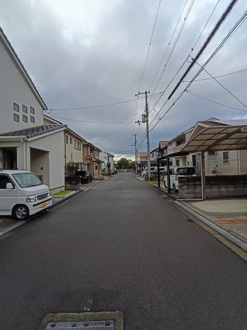 西条市朔日市882-72　中古住宅の前面道路含む現地写真