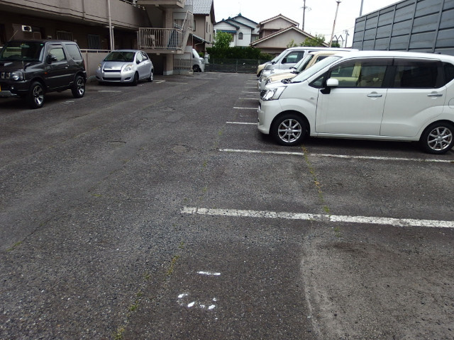 サンシティ戸崎の駐車場