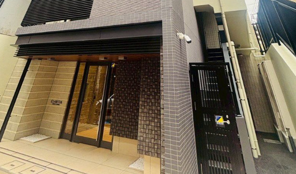 クラリティア文京湯島のエントランス