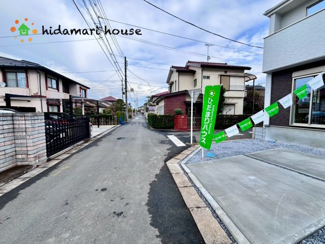 桶川市神明1期　新築戸建　KIP　02の前面道路含む現地写真
