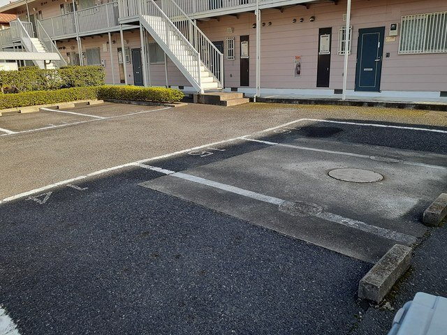 パストラルコート１０の駐車場|駐車場があります