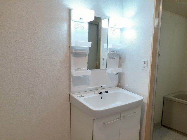 パストラルコート１０の洗面所|明るい洗面所です