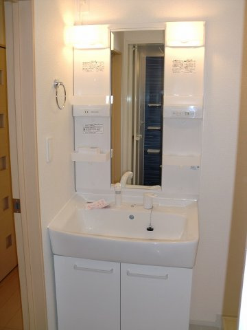 キャトルメゾンＴＡの洗面所|ゆったりとスペースのある洗面所