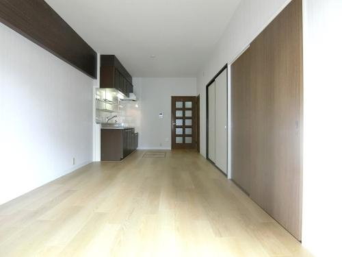 センチュリー中央の居間・リビング|こちらのリビングで趣味の時間をお楽しみください